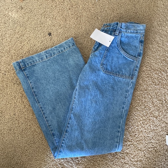 Brandy Melville Low Rise Jean Light Wash - Picture 6 of 6